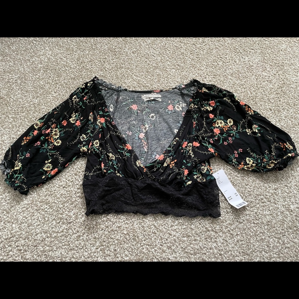 NWT Urban Outfitters floral lace half sleeve crop top with lace detail.